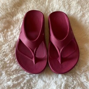 Oofos flip flops